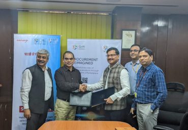 भारतीय प्रतिस्‍पर्धा आयोग ने टोयोटा मोटर कॉर्पोरेशन (टीएमसी) द्वारा सुजुकी मोटर कॉरपोरेशन (एसएमसी) में 4.94 प्रतिशत शेयरधारिता के अधिग्रहण और एसएमसी द्वारा टीएमसी में 0.24 प्रतिशत शेयरधारिता के अधिग्रहण को मंजूरी दी