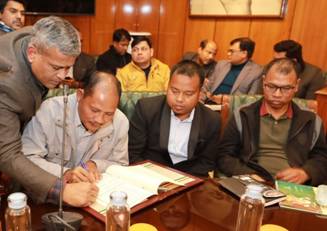 Shri Amit Shah presides over signing of Historic Agreement to end the Bru-Reang Refugee Crisis; Around 34,000 Internally Displaced People to be settled in Tripura