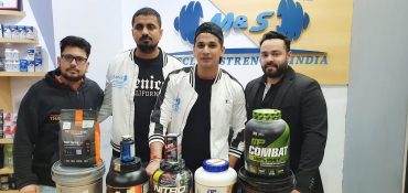 Youth icon Prince Narula opens his Muscle and Strength store in Saket
