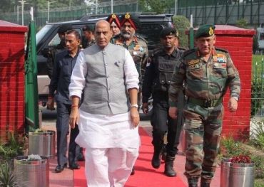 Raksha Mantri Shri Rajnath Singh lauds Armed Forces for ‘Armed Forces Salutes Corona Warriors’ gestures