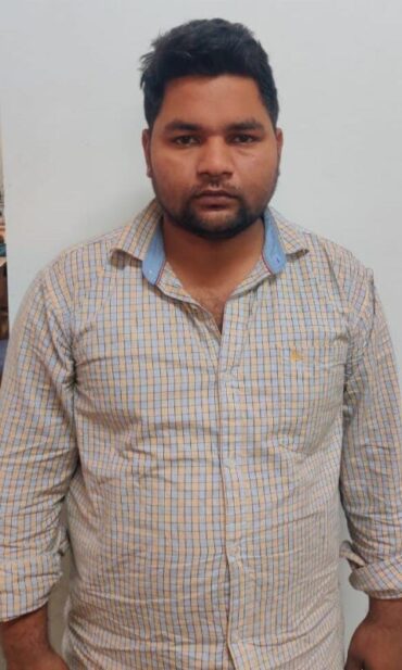 Conman withdraws cash, jams ATMs,arrested by Rajajinagar police,Seized 48 ATM cards with cash Rs.58,000: Conman withdraws cash, jams ATMs,arrested by Rajajinagar police,Seized 48 ATM cards with cash Rs.58,000: