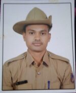 Gud Samartian Brave Yelahanka police Constable,Shivakumar jumps into 25ft well in forest area to save suspect in robbery case