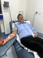 25 वर्षों से जरूरतमंदों के लिए साल में दो बार रक्तदान कर लोगों को प्रेरित कर रहे श्री मनोज गौर