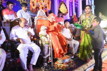 CM gets emotional at Taralabalu function,Honouring the families of martyred soldiers in Chitradurga