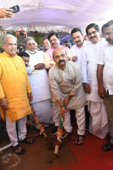 CM lays foundation stone for Kerur Lift Irrigation Project