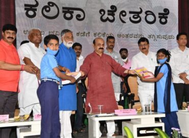 CM Bommai interacts with school children;Student Chaitanya thanks Government for the aid to children who lost their parents due to Covid pandemic