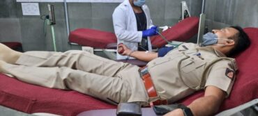 Unique Gesture by kamakshipalya police donates blood for acid attack victim’s surgery