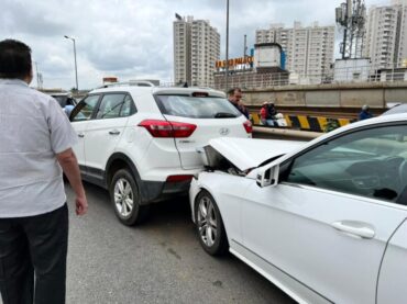 Serial accident on Peenya flyover four vehicles damaged