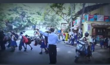 Traffic cops training security guards to ensure smooth flow of traffic outside schools,wins netizens hearts for the initiative, two among mechanic and push cart owner booked for encroaching footpath in Rajajinagar