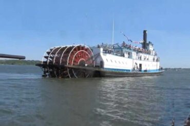 Paddle Steamer Boats for Tourists in Calcutta