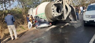 Woman and daughter crushed to death concrete mixer truck toppled on their car in Bannerghatta