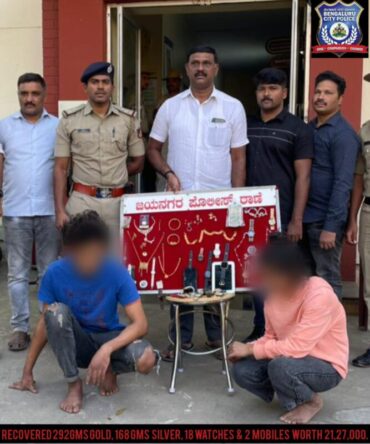 Five member burglary gang including woman burglar arrested within 2 hours and stolen property worth Rs.21.27 lakhs recovered