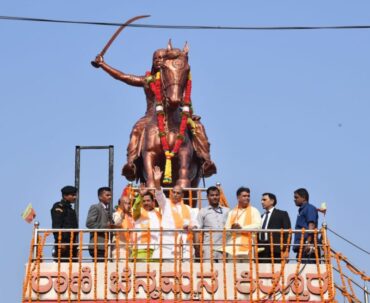 Unveiling of Chhatrapati Shivaji Maharaj statue;CM announces an additional Rs.5 Crore grant for the development of Rajhansghad