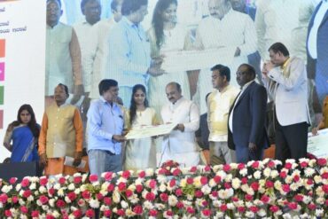 CM distributes the cheque to beneficiaries;Building a better society is possible if work earns respect:CM Bommai CM distributes the cheque to beneficiaries;Building a better society is possible if work earns respect:CM Bommai