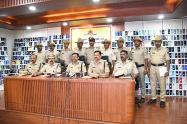 Inter-State Mobile Robbery gang arrested by Bannerghatta Police gang targetting people in crowded places busted recovered 1037 Stolen Mobile Phones