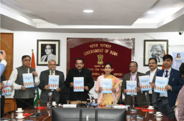 Prof S.P. Singh Baghel, Union Minister of State and Family Welfare and Dr. Bharti Pravin Pawar, Minister of State, Ministry of Health and Family Welfare unveil the ‘Strategic Framework for Drowning Prevention’