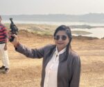 The woman waved the weapon in the sand ghat, Charu Gupta is trapped in forgery and fraud worth crores