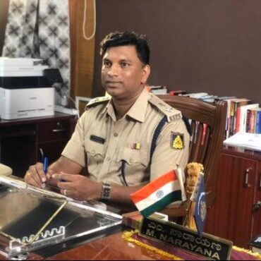 Six member gang mobile lifters arrested by Electronic City Police recovered stolen 70 mobile phones worth Rs.25 Lakhs