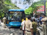 Serial Accident Near Chinnaswamy Stadium; 9 Vehicles Damaged Serial Accident Near Chinnaswamy Stadium; 9 Vehicles Damaged