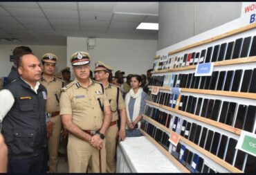 CCB Police Arrests 42 Mobile Thieves,recovered 1900 Stolen Mobile Phones In Bengaluru,Seizes Rs.3.36 Crore Worth Mobile Phones CCB Police Arrests 42 Mobile Thieves,recovered 1900 Stolen Mobile Phones In Bengaluru,Seizes Rs.3.36 Crore Worth Mobile Phones