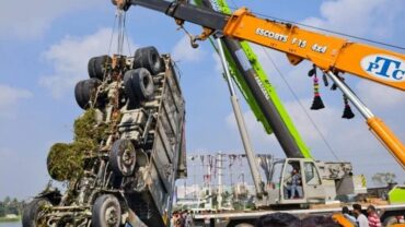 Lorry plunges into lake near Anekal,driver dies in tragic accident