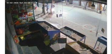 Flower vendor robbed at knife point by two unidentified miscreants & made away with Rs.10,000 while he was on his way to fetch flowers from market in Agrahara Dasarahalli