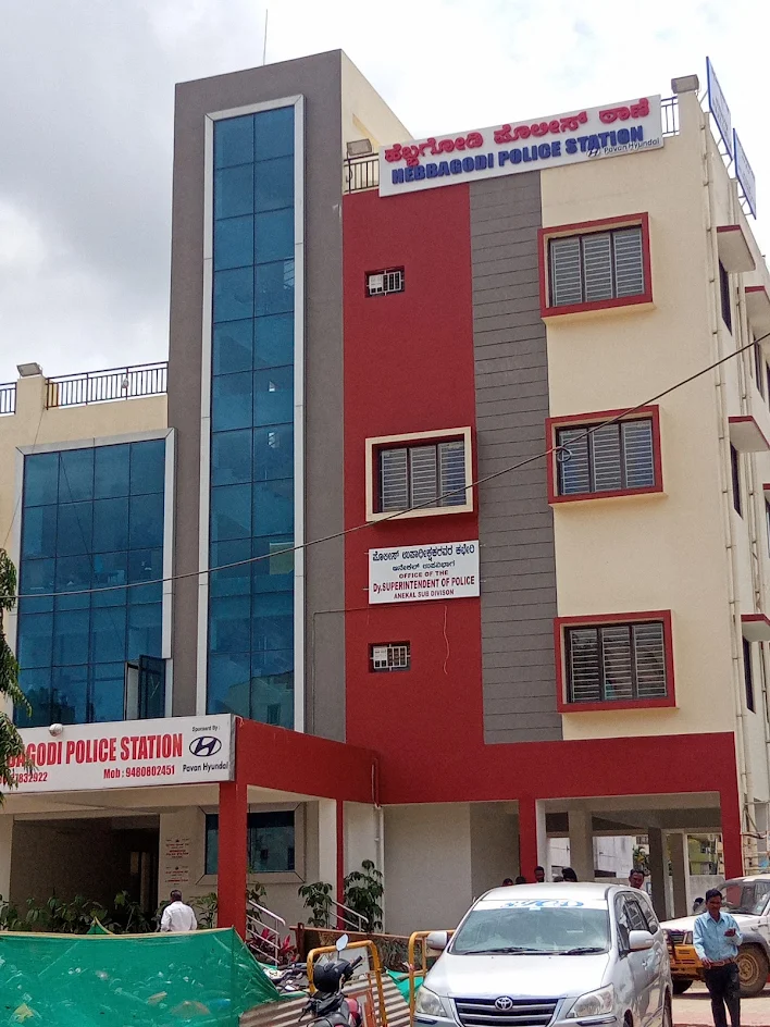 Prompt Action by Hebbagodi Police Rescues 6 people Trapped in Lift