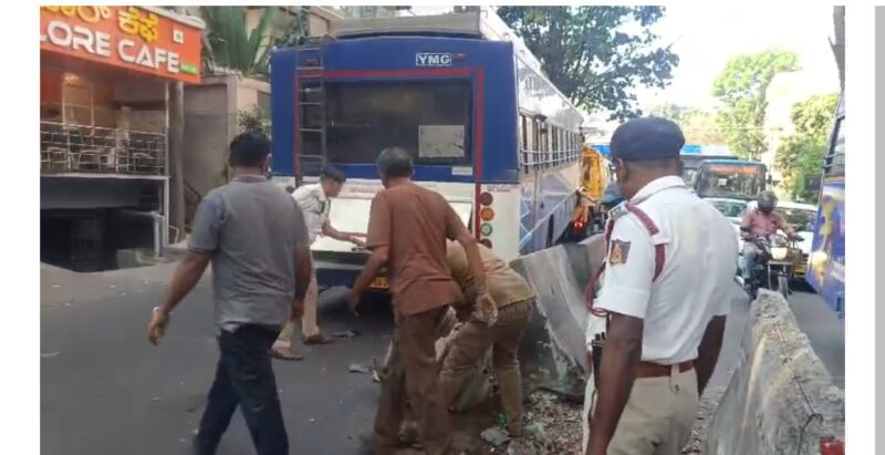 Bengaluru:APSRTC bus crashes into divider near Shivananda circle,no injuries reported Bengaluru:APSRTC bus crashes into divider near Shivananda circle,no injuries reported
