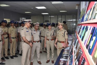 385 stolen mobile phones worth Rs.1.15 crore recovered by East Division Police by tracking them through CEIR portal 