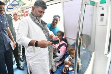 Karnataka CM DK Shivakumar Travels by Namma Metro to Avoid Public Inconvenience