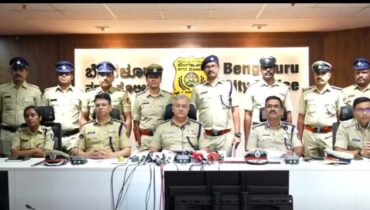 Two Notorious Chain Snatchers arrested by brave cops of Vijayanagar police station in filmy style and recovered stolen gold ornaments worth Rs.23.60 Lakhs