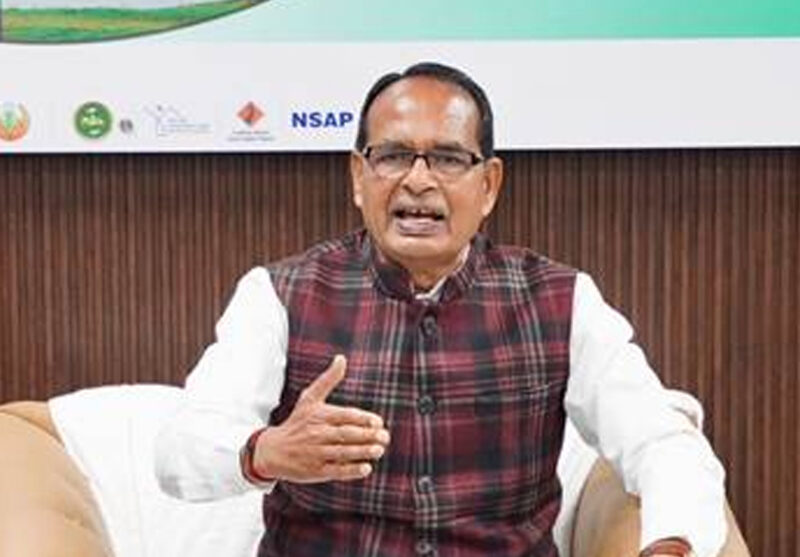 Shivraj Singh Chouhan laid strong emphasis on delivering mobile advisories, disease and pest related information, and proper crop advice directly to the farmers