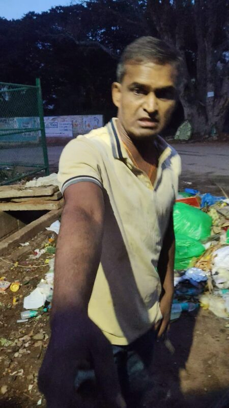 Municipal Marshal assaulted for questioning roadside garbage dumping;FIR registered for allegedly obstructing government duty Municipal Marshal assaulted for questioning roadside garbage dumping;FIR registered for allegedly obstructing government duty