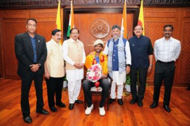 CM,DyCM Felicitate and Congratulate Asian Games Medallists