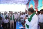 DyCM Interacts with Farmers After Visiting Drought-Affected Fields in Sindhanur Taluk