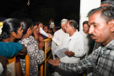 DyCM Dr.G.Parameshwara Visits Drought-Affected Areas in Ballari District;Interacts with Farmers