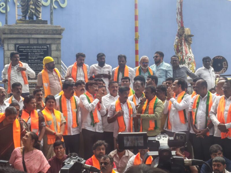BJP Leaders,Workers Taken into Custody During Protest Against Kharge in Bengaluru BJP Leaders,Workers Taken into Custody During Protest Against Kharge in Bengaluru